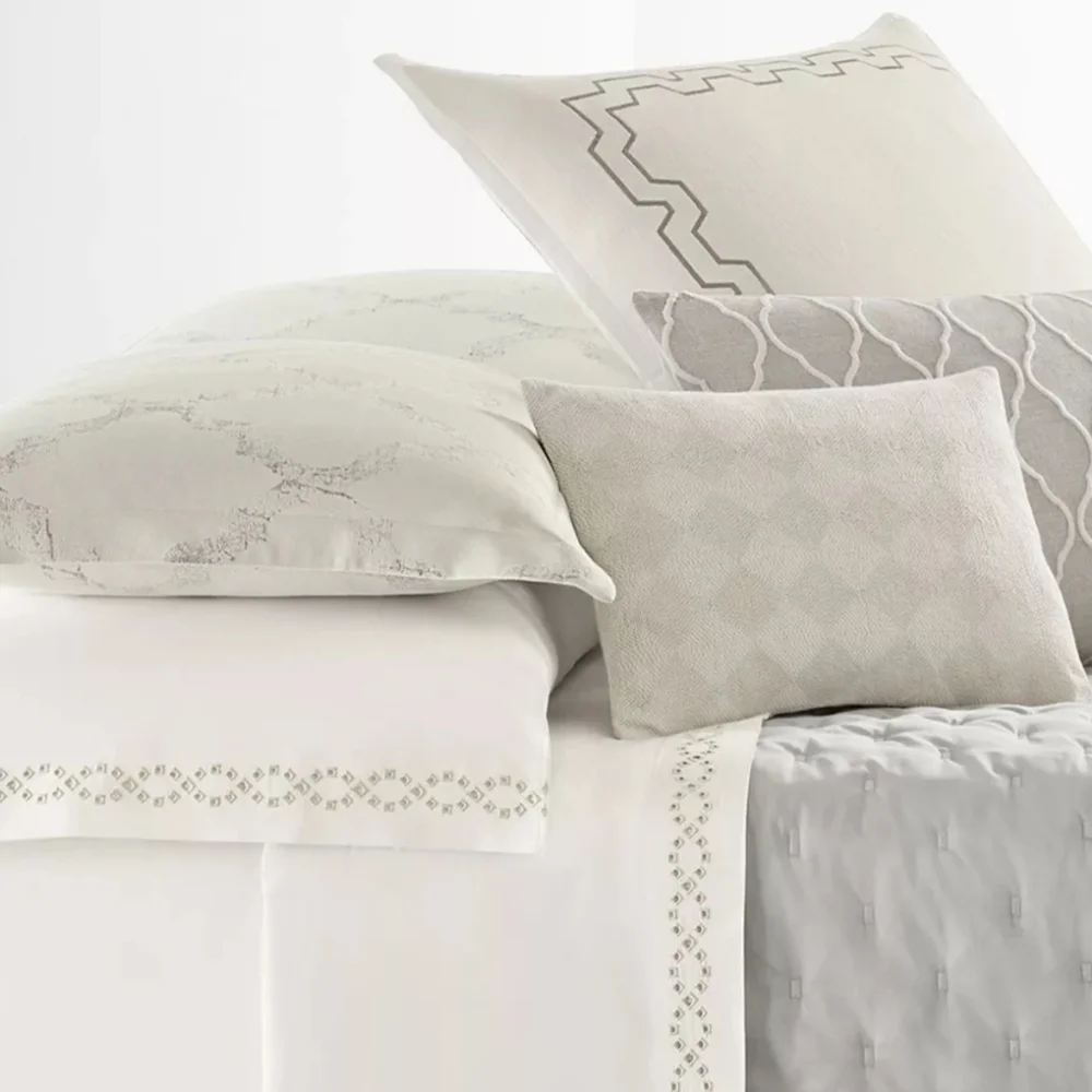 VERA WANG HOME Box Breakfast Throw Pillow FRETWORK 100% Cotton Down  12